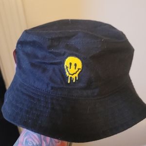 Bucket hat